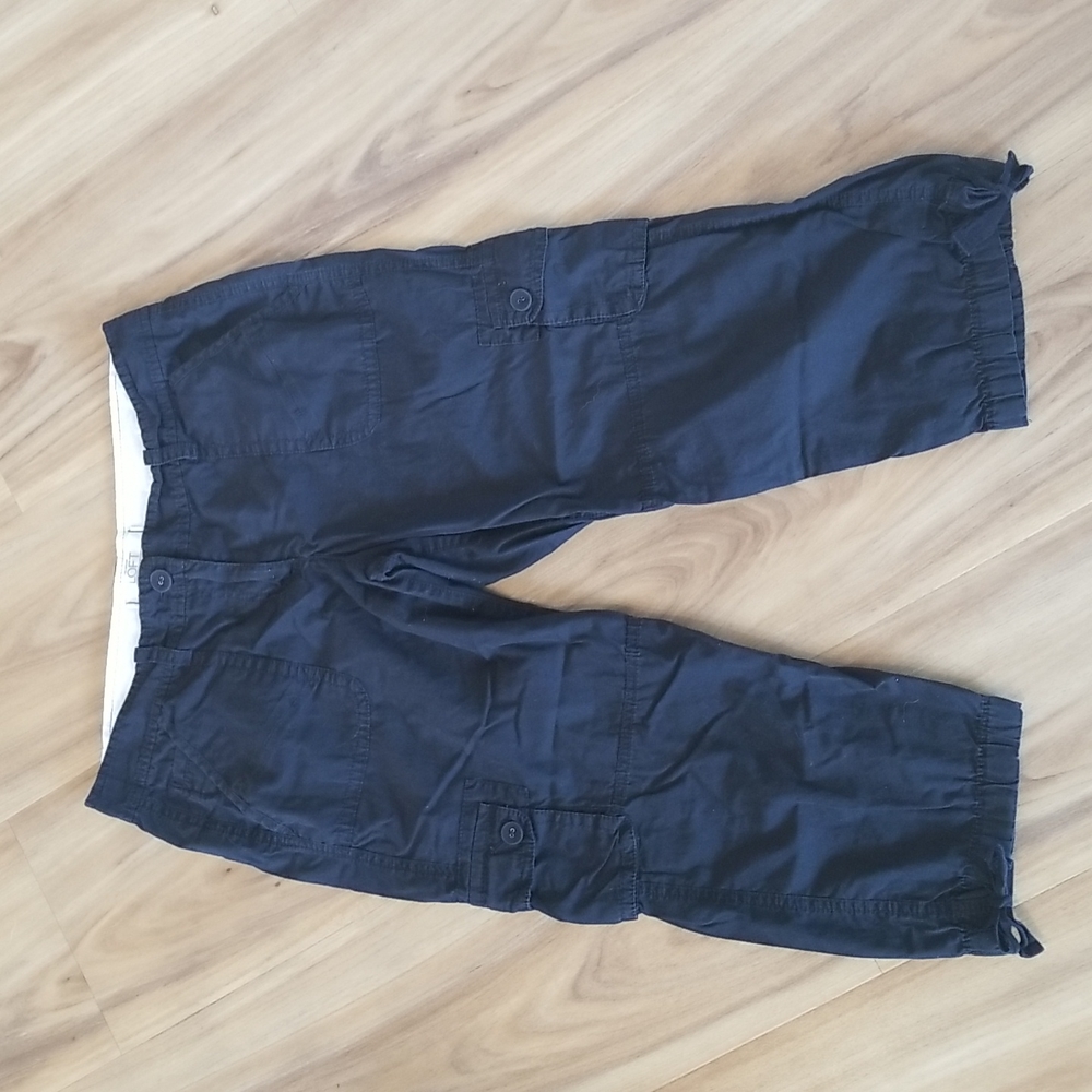 LOFT Capris, Black, Size 10, Lots of Pockets!